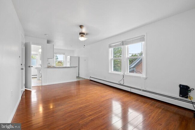 Building Photo - 847 W 2nd St