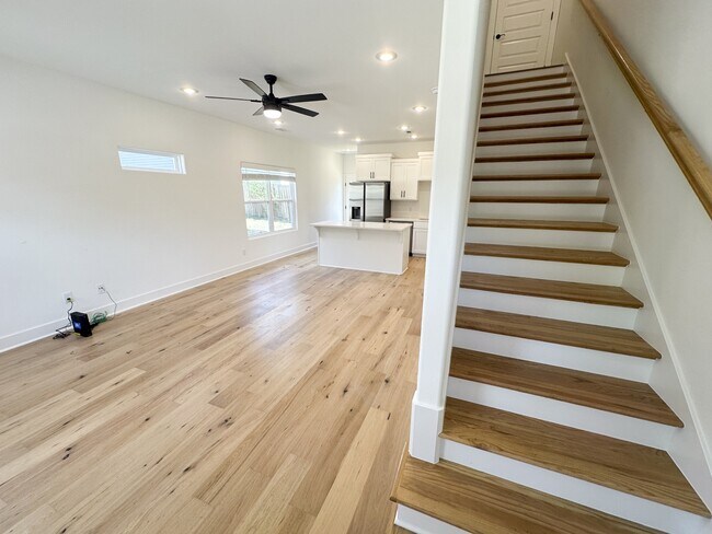 Foto del edificio - 1234 W James St
