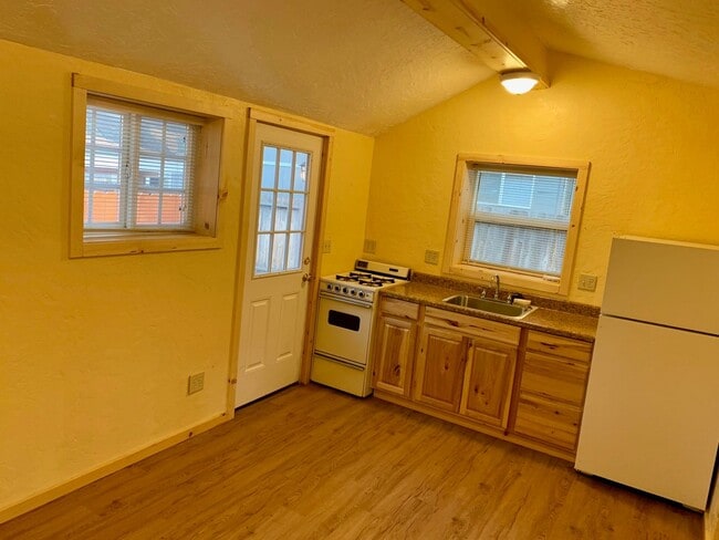 Foto del edificio - Sweet studio Cabin avail. August 5, 2025!!!