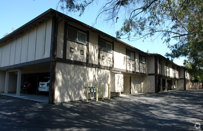 Foto del edificio - Mira Loma Apartments