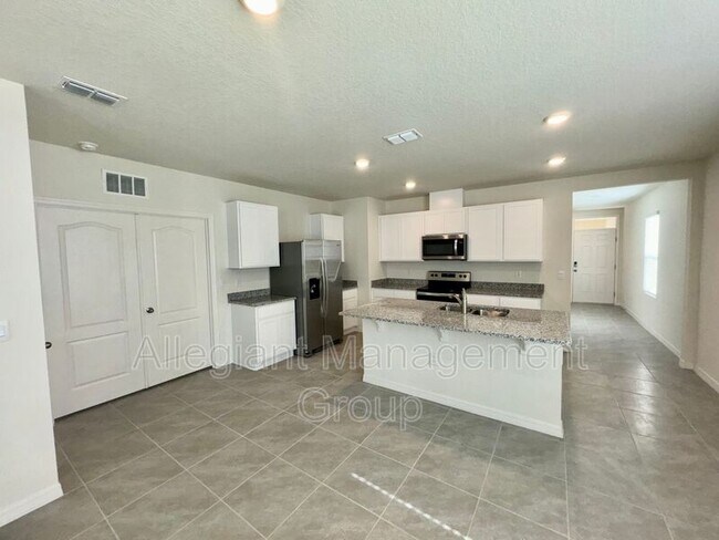 Foto del edificio - 957 Parc Hill Blvd