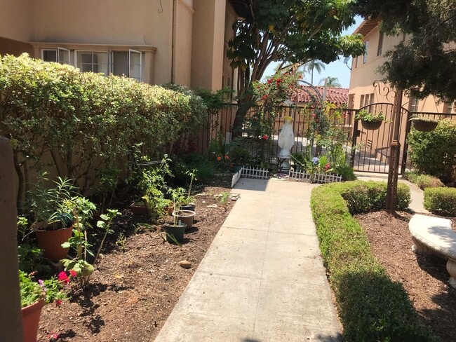 Foto del edificio - Room in an old convent--Females only