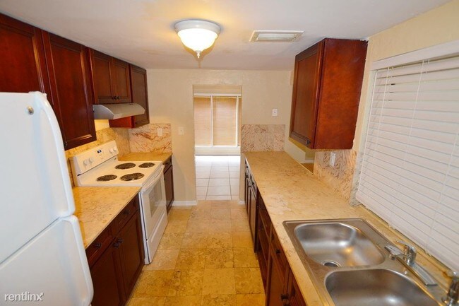 Foto del edificio - 4470 NW 109th Ter