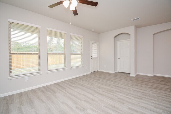 Building Photo - 27326 Grey Fox Run