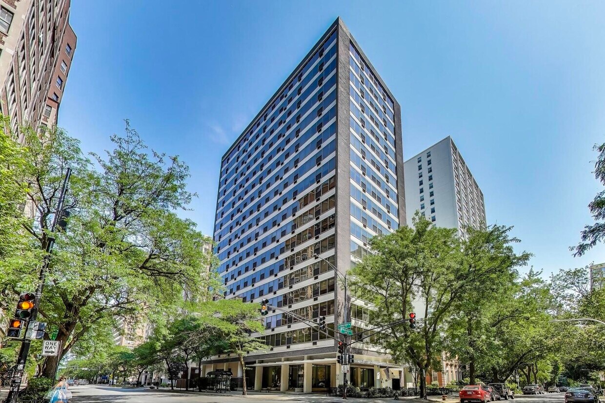 Foto principal - 360 W Wellington Ave