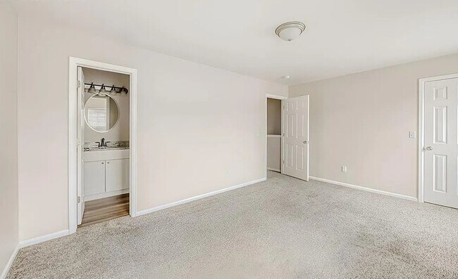 Foto del edificio - 7710 Sandy Springs Point