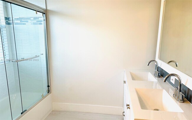 Foto del edificio - 4654 NW 97th Pl