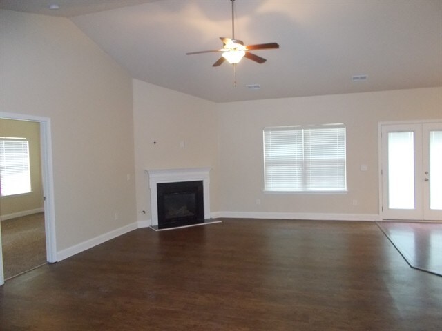 Foto del edificio - 7181 Caley Lane