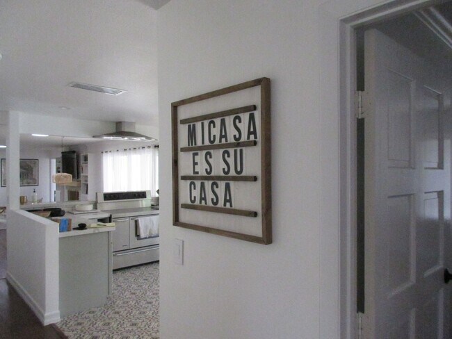 Foto del edificio - FULLY FURNISHED Home in Spanish Oaks!!
