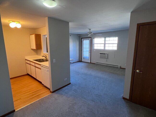 Foto del edificio - 330 Cunat Blvd