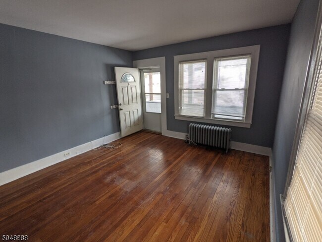 Building Photo - 264 Pompton Ave