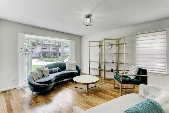 Foto del edificio - 623 Bendwood Dr