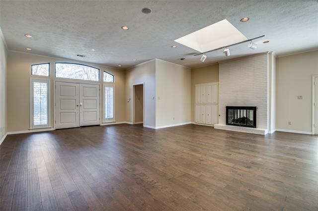 Foto del edificio - 5828 Fallsview Ln