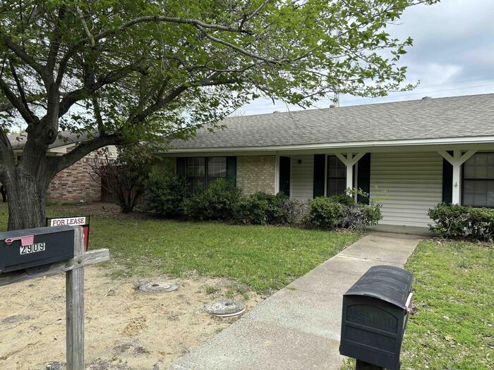 Primary Photo - Duplex