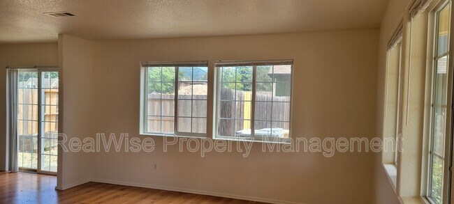 Foto del edificio - 715 SW Laurel St