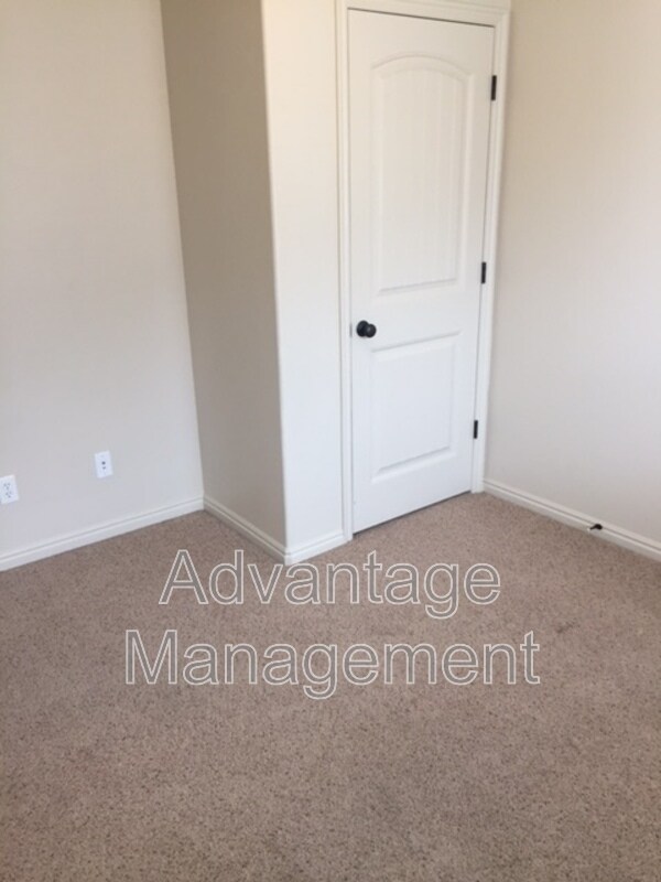 Foto del edificio - 3569 E Rock Creek Rd