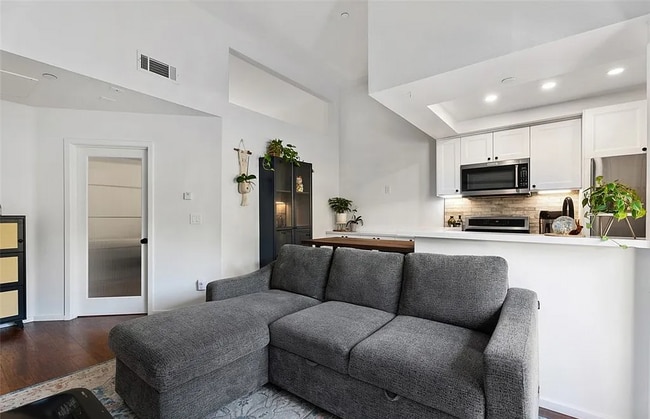 Foto del edificio - Upstairs Condo - Remodeled!
