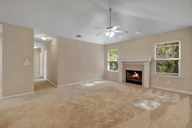 Foto del edificio - 7785 Briarcreek Rd N