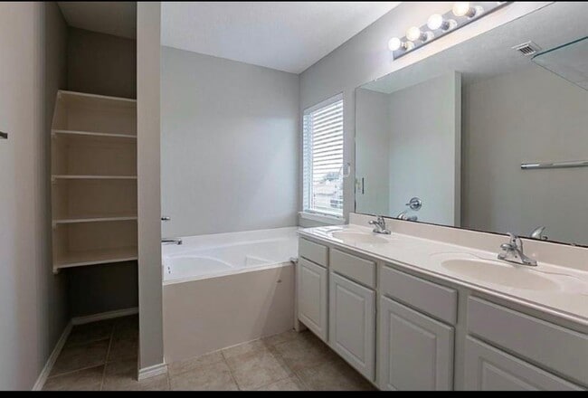 Building Photo - 18102 Spring Run Ln