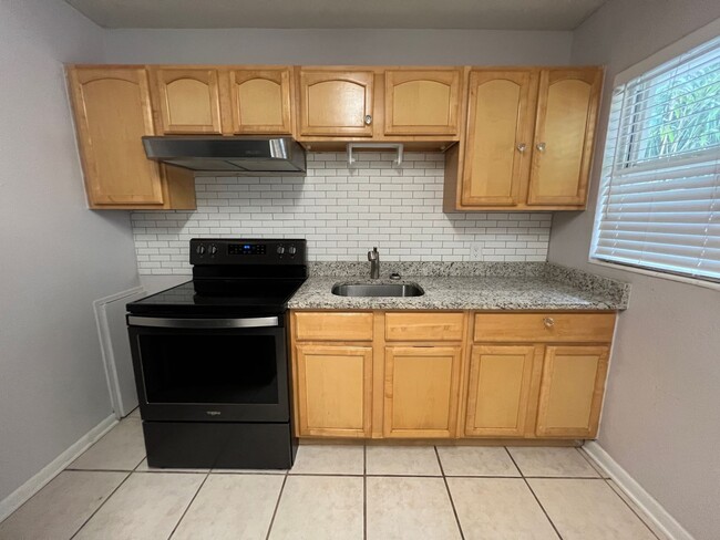 Building Photo - Charming 1 bedroom, 1 bathroom with 600 sq...