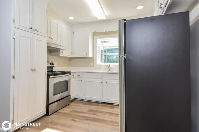 Foto del edificio - 304 SPRINGTIME DR, GREENSBORO, NC 27409