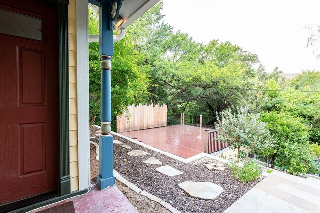 Foto del edificio - Charming 3 Bed / 2.5 Bath Two-Story Home!