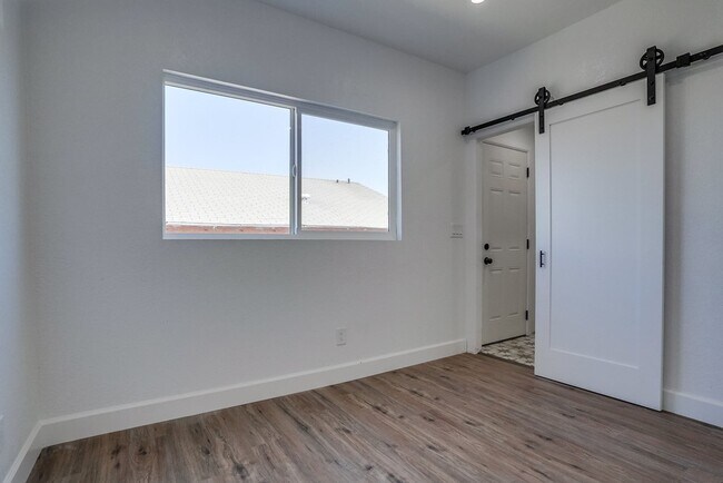 Building Photo - 2708 Cincinnati St