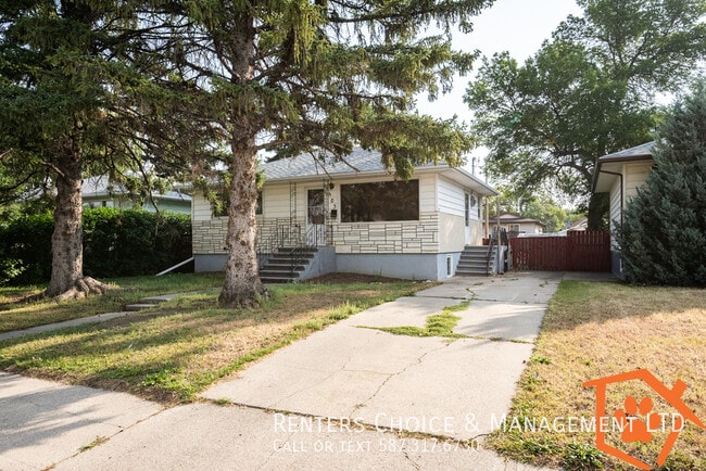 Building Photo - 2 Bedroom Pet Friendly House