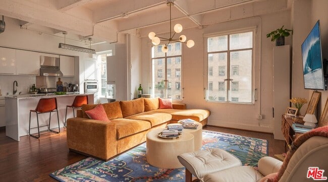 Building Photo - 6253 Hollywood Blvd