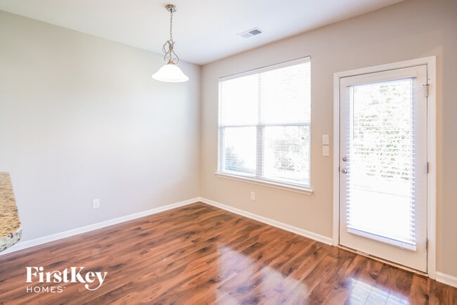 Building Photo - 302 Oglethorpe Cir