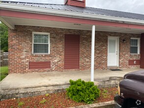 Building Photo - 1421 N Main St