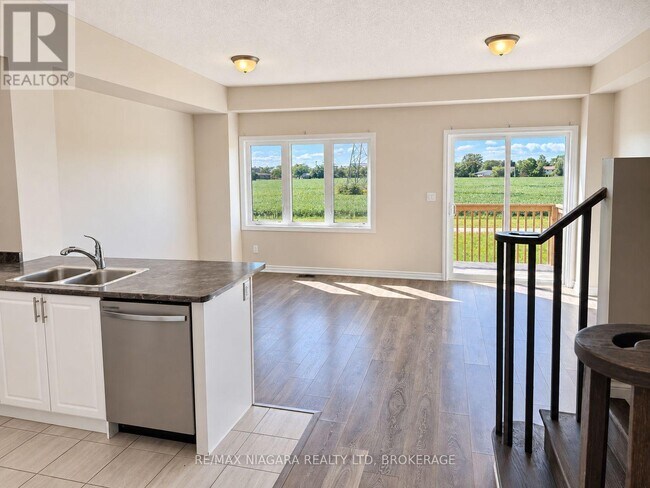 Building Photo - 109 Sapphire Wy