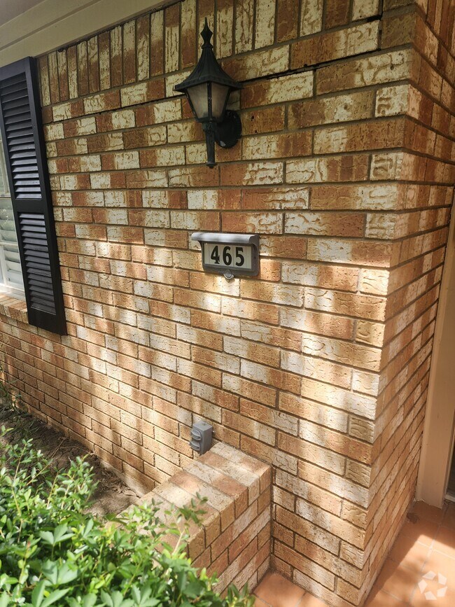 Building Photo - 465 Cranbrook Dr