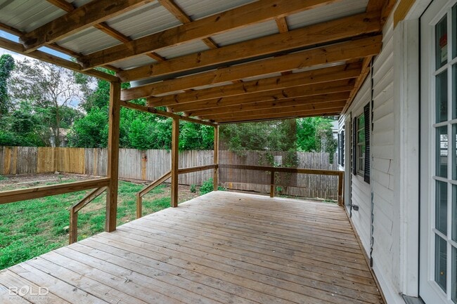 Building Photo - 237 E Elmwood St