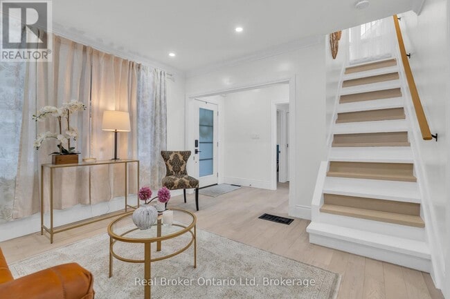 Building Photo - 445 Moore St