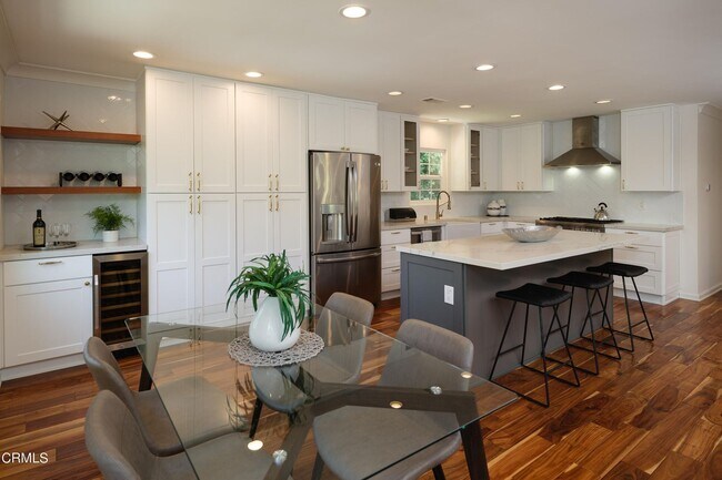 Building Photo - 1721 La Loma Rd