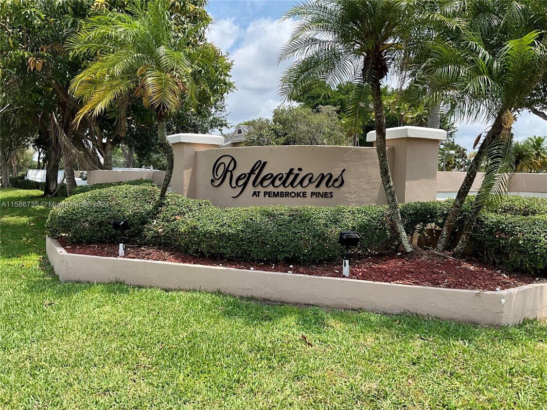Foto principal - 1701 NW 96th Terrace