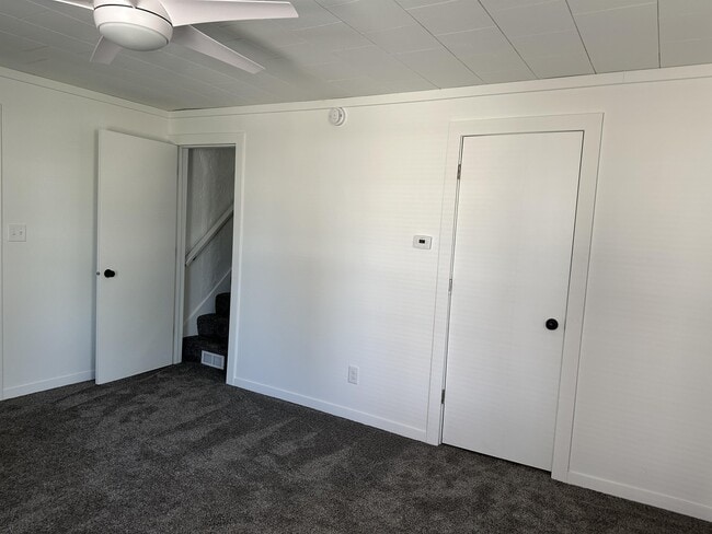 Building Photo - 1453 S Oak Ave