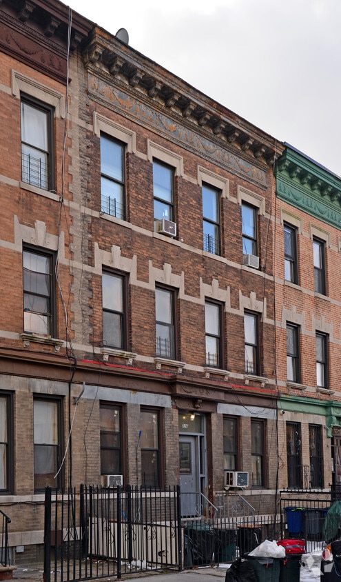 Primary Photo - 226 Schaefer St