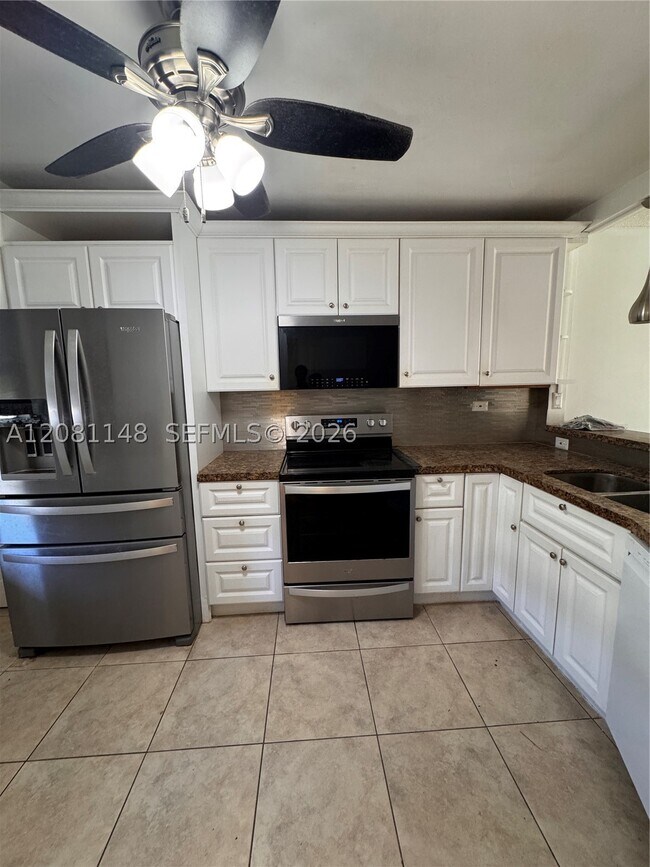 Foto del edificio - 1670 NE 191st St