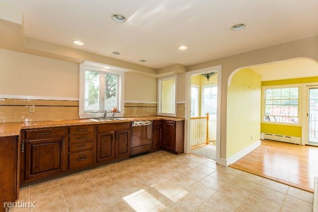 Building Photo - 2 br, 1 bath Apartment - 19 Tidd St. 2 Unit 2