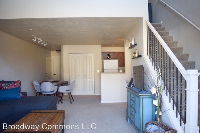 Building Photo - 2 br, 2 bath Apartment - 1900-1916 E Broadway