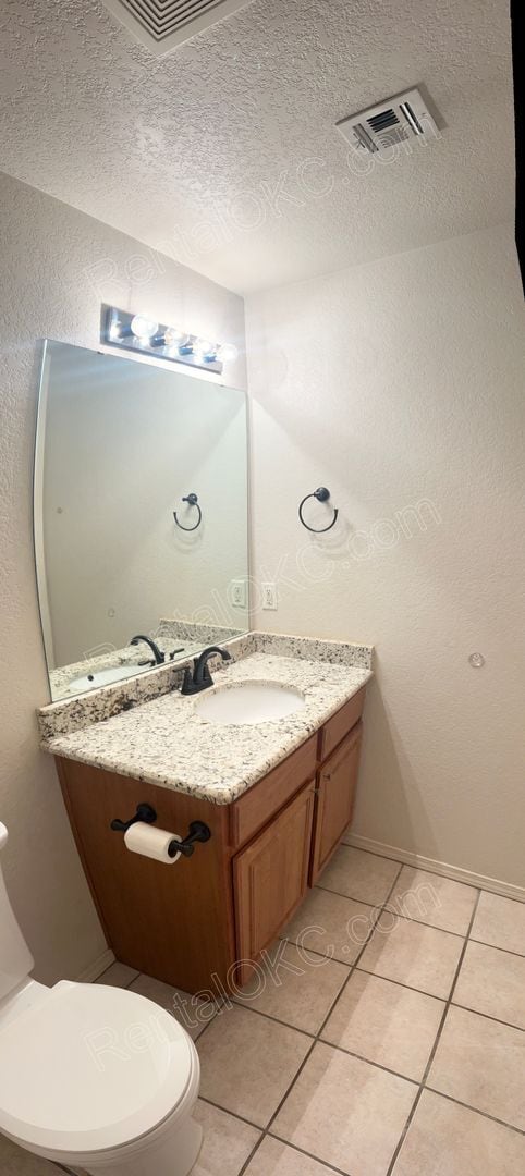 Photo - Charming 3 bed with spacious back yard. House