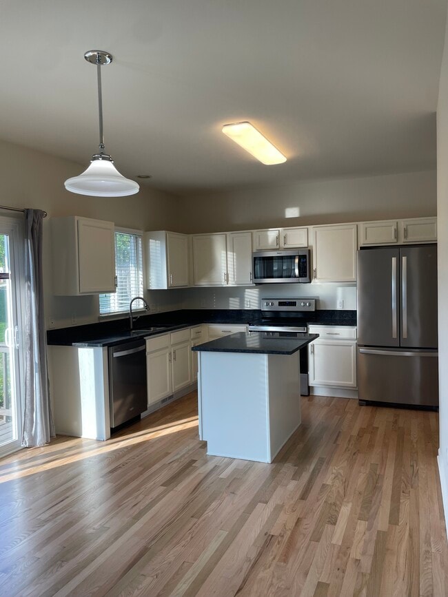 Building Photo - 4270 Sonata Dr