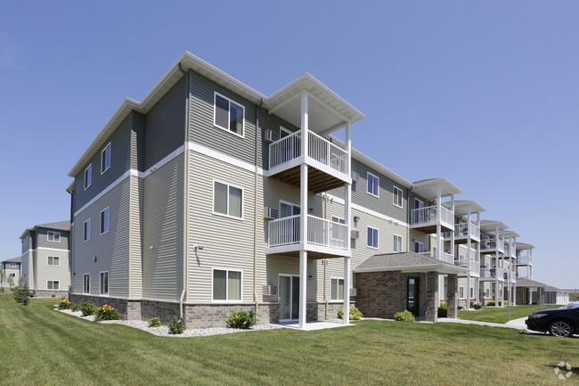 Foto del edificio - Southport Heights & Southwood Townhomes