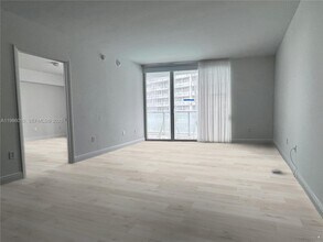 Building Photo - 475 Brickell Ave