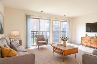Interior Photo - Glencoe Hills