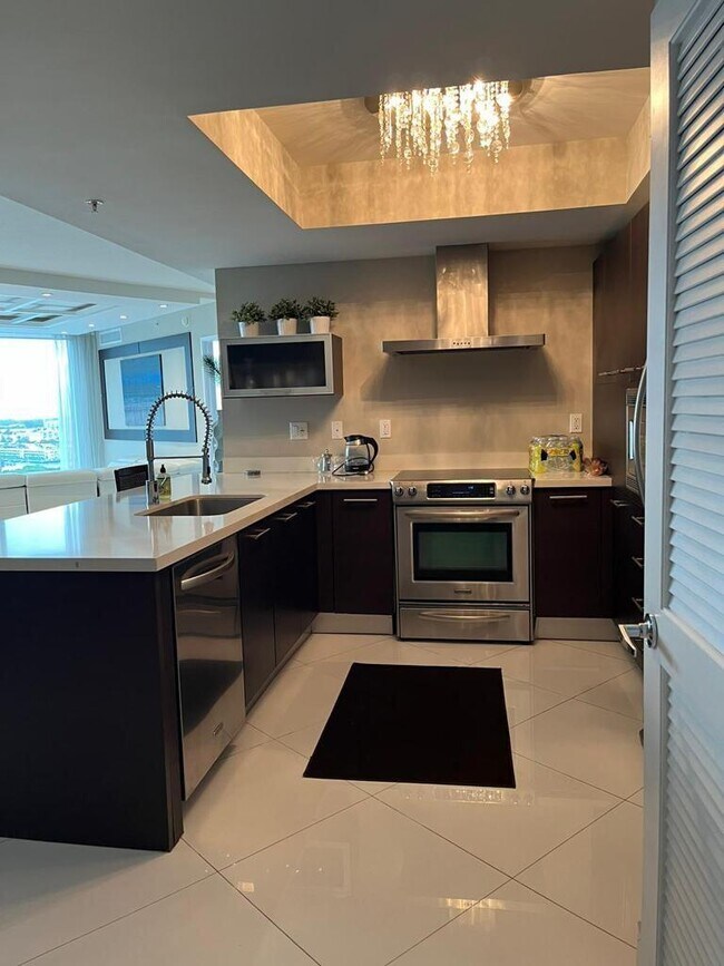 Foto del edificio - 200 Sunny Isles Blvd