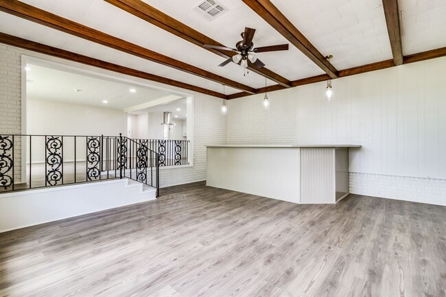 Building Photo - 3 Bed/3 Bath House