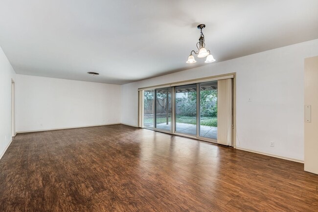 Building Photo - Nice 2 bedroom located in Oak Park of Alamo Heights